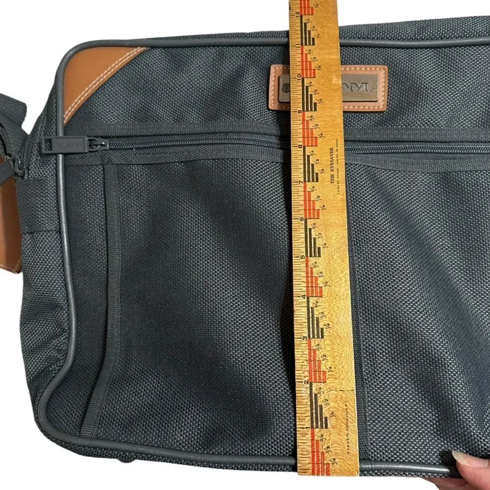 Vintage 80s Pan Am Charcoal canvas travel messenger bag with shoulder strap NWT